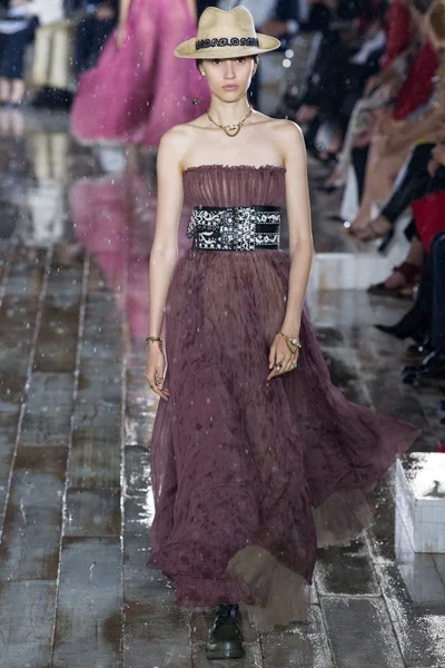 Look 50